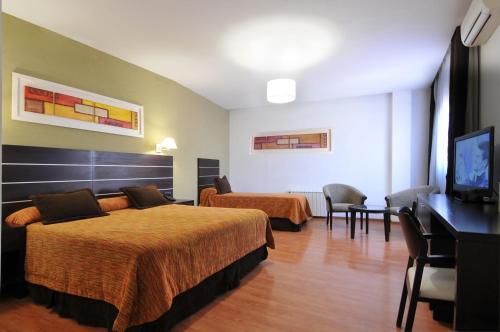 3 twin beds