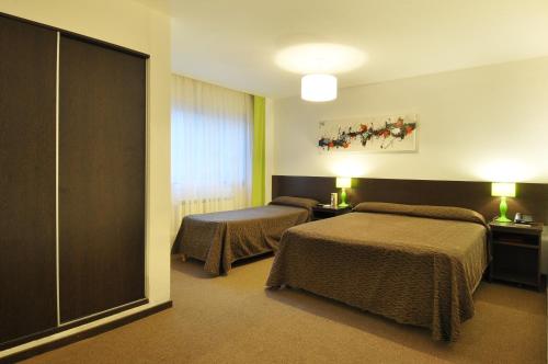 Standard Triple Room image 2