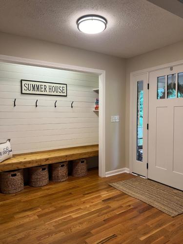 Bejárat, NC Mountain Fall Hiking Biking Waterfall Retreat Minutes to Brevard & Hendersonville in Etowah (NC)