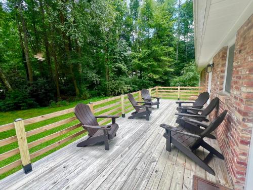 Létesítmények, NC Mountain Fall Hiking Biking Waterfall Retreat Minutes to Brevard & Hendersonville in Etowah (NC)