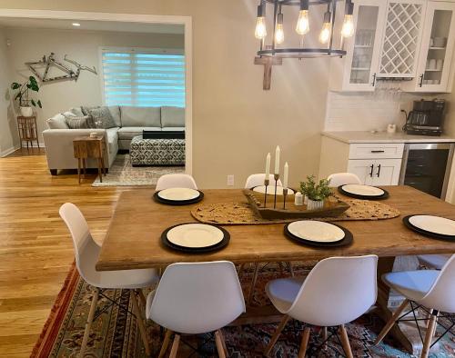 Vendégszoba, NC Mountain Fall Hiking Biking Waterfall Retreat Minutes to Brevard & Hendersonville in Etowah (NC)