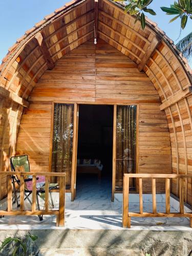 Dikaloha Surfschool and Stay in Negara