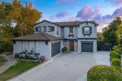 Luxury 5-Bedroom Villa w Pool, Spa, Nature, 3000 sq ft, Private Rental in Fallbrook, USA