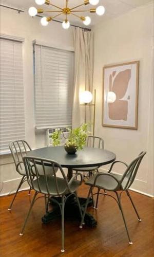 Spacious 4BR Retreat in the heart of Lafayette in Lafayette, USA