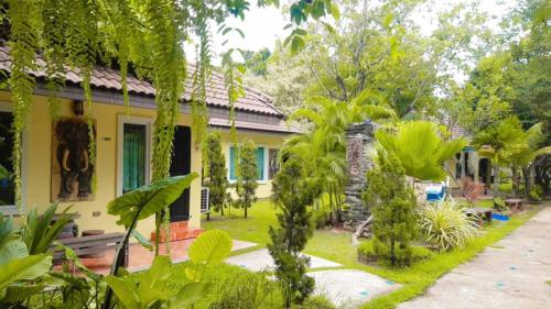 Park & Pool Resort Room Type - Villa