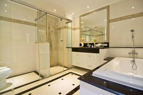 room detail thumbnail 2