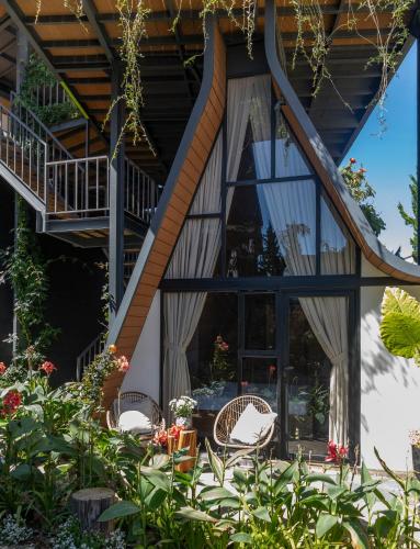 Exterior view, Bach Place Dalat in Cam Ly Falls