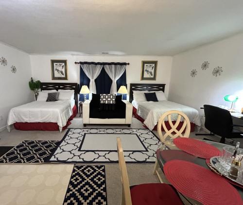 Charming Carmel Suite 8 min to Carmel Arts District near Fastimes Indoor Karting