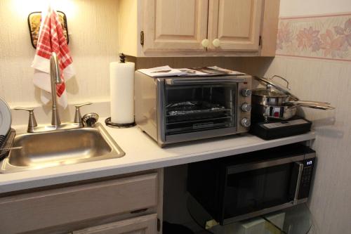 Konyha, Charming Carmel Suite 8 min to Carmel Arts District near Fastimes Indoor Karting