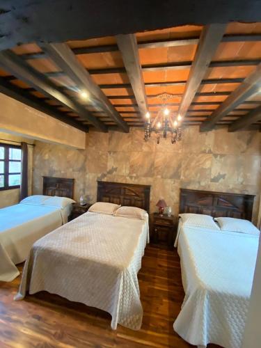 Family Room image 3