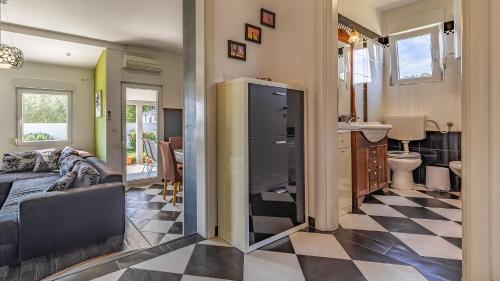 Holiday Home with pool near the beach, great location by WiiBuk in 梅杜林