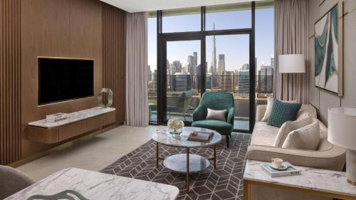 One-Bedroom Apartment with Balcony and Canal View - High Floor image 6