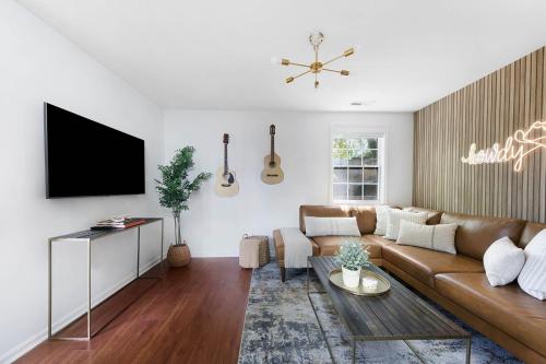 Urban Bungalow - Cozy & Close To Everything! in Nashville, USA