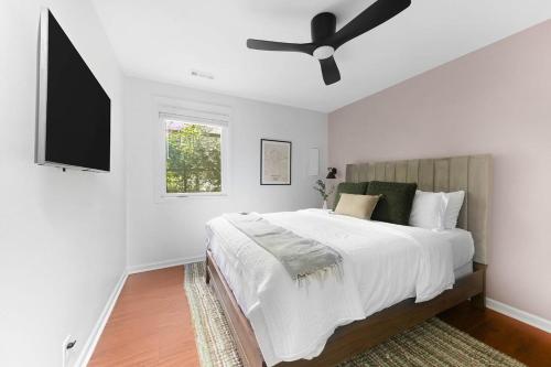 Urban Bungalow - Cozy & Close To Everything! in Nashville, USA
