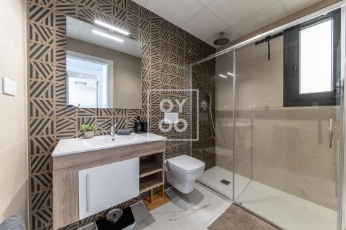 Deluxe Two-Bedroom Apartment with Garden View image 4
