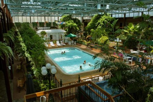 Best Western Plus Cairn Croft Hotel in Niagara Falls, Canada