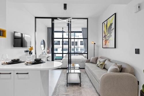 Premium Studio Apartment at Loci Residences JVC, Dubaj