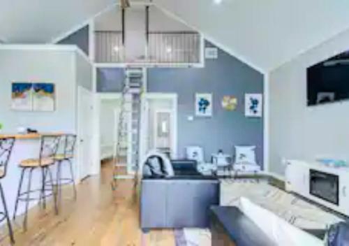 Cozy Seaside Cottage Escape in Gilchrist, USA