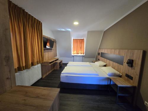 2 twin beds