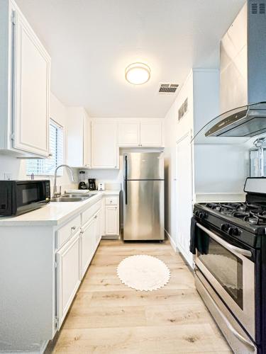 Charming 2-BR, 2-Story Home in Heart of LA - BR4 in Los Angeles, USA