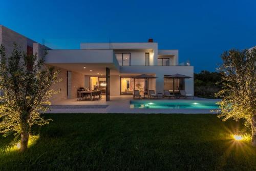 Design Villa Emily White near Rovinj in 巴萊