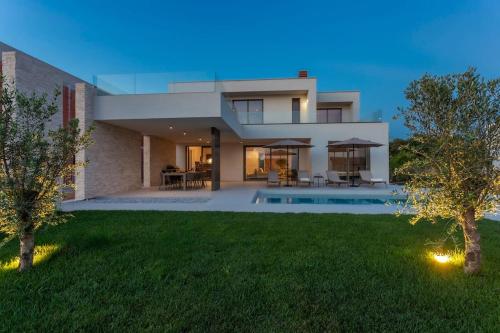 Design Villa Emily White near Rovinj in 巴萊