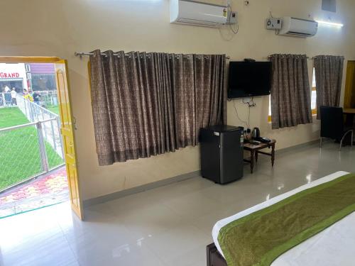Family Room image 6
