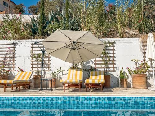 Archondia House - Holiday Apartments With Pool