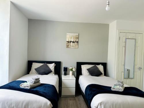 Cosy Modern 2 Bedroom Apartment - Neath Road Port Talbot Near Briton Ferry Train Station in Briton Ferry East