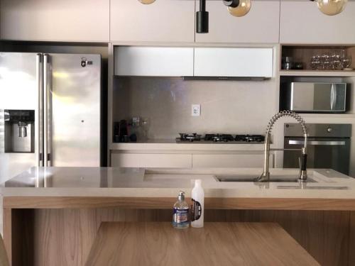 Maravilhosa casa com piscina ao lado da praia in อิไตปัวซู