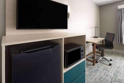 Baymont by Wyndham LaGrange - image 11