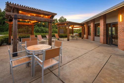 Baymont by Wyndham LaGrange - image 13