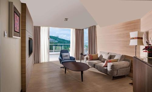 KING TERRACE SUITE WITH SEA VIEW AND BATH TUB