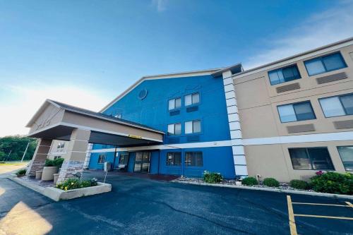 AmericInn by Wyndham Glendale Milwaukee in Glendale, USA