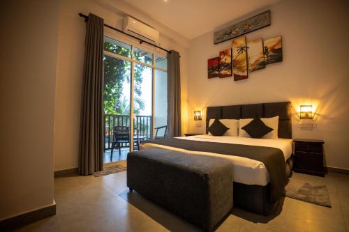 Deluxe Double Room with Sea View image 8