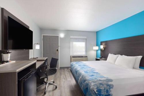 Baymont by Wyndham Branson Thousand Hills Room Type - King Room - Non-Smoking