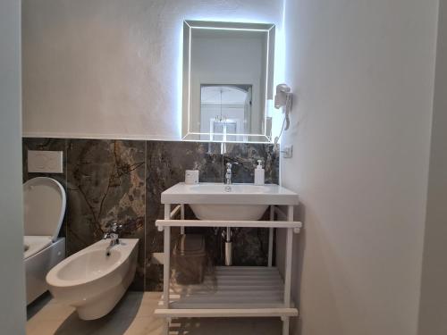 Suite with Spa Bath image 1