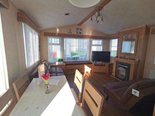 Sea and Mountain view Sunbeach Holiday Snowdonia in Llwyngwril