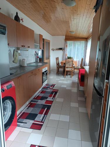 ห้องครัว, Chata na Špince (Chata na Spince) in เซอร์เวนี คอสเตเลซ