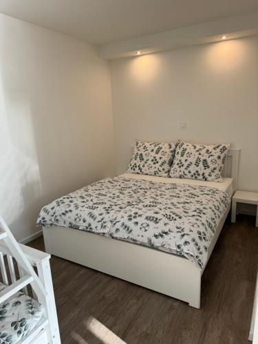 One-Bedroom Apartment image 2