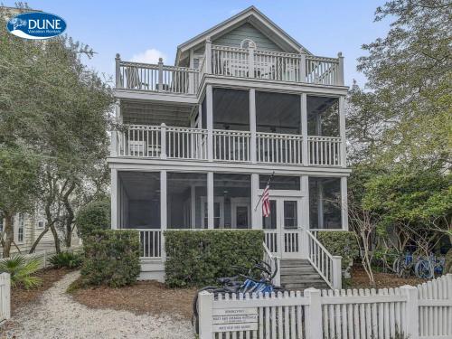 Short Distance to the White Sandy Beaches, Rendezvous Main House Carriage in Seaside home