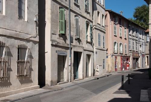 Central Avignon Netflix Nespresso Wifi Appart Hôtel Avignon - image 7
