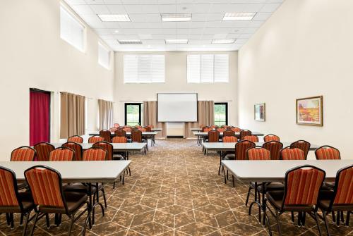 Best Western Palmyra Inn & Suites - image 21