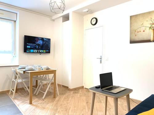 Appart'Village Le Creusot centre - Parking facile - Bus gare TGV 17 min in Le Creusot