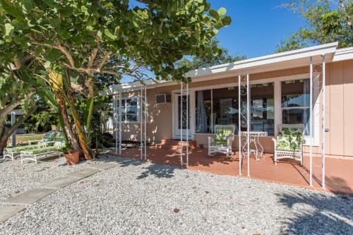 Coastal Escape - Indian Rocks Beach in อินเดียนร็อคบีช (FL)