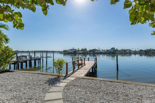 Coastal Escape - Indian Rocks Beach in อินเดียนร็อคบีช (FL)