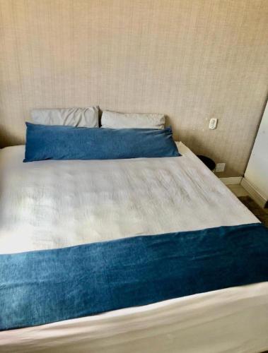 Double Room image 3