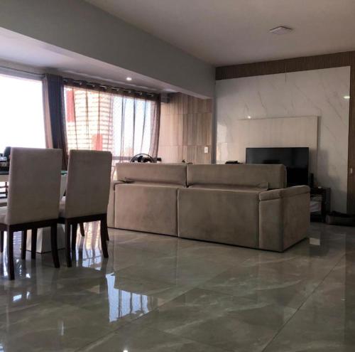 Three-Bedroom Deluxe Apartment image 4