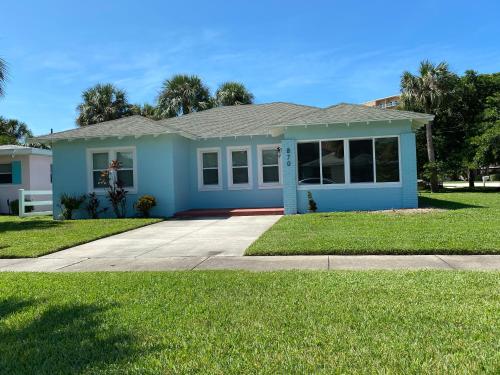 Beach Bungalow - Monthly Beach Rental in Clearwater Beach, USA