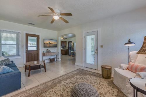 Beach Bungalow - Monthly Beach Rental in Clearwater Beach, USA